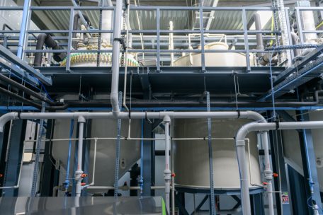 In der Fabrik werden die Nanoröhren zur einfacheren Anwendung in der Industrie zu einer homogenen Mischung verarbeitet