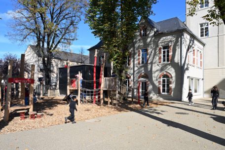 Esch / Neue Spielplätze sind nicht öffentlich zugänglich – Fragen zu Auslandsreisen und frEsch