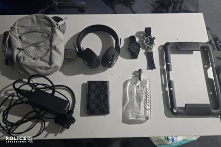 Taschen, Kopfhörer und Uhren / Die Polizei sucht nach den Besitzern von gestohlenen Gegenständen