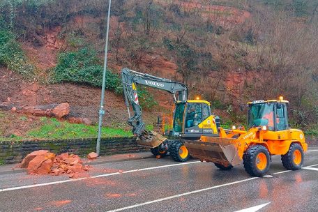Deutschland / Straße in Trier nach Hangsturz wieder freigegeben