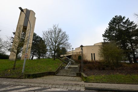 Sanem/Metzerlach / Kein Gott, kein Leben: Warum die entweihte Kirche seit fünf Jahren im Dornröschenschlaf liegt