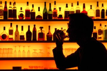 Alkoholkrawall / Aggressive Männer landen im Polizeiarrest