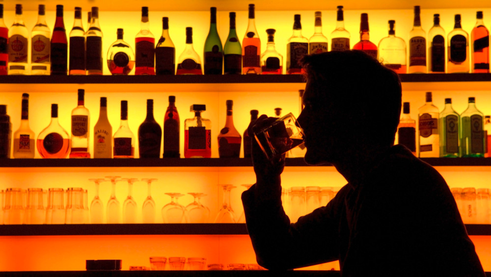 Alkoholkrawall / Aggressive Männer landen im Polizeiarrest