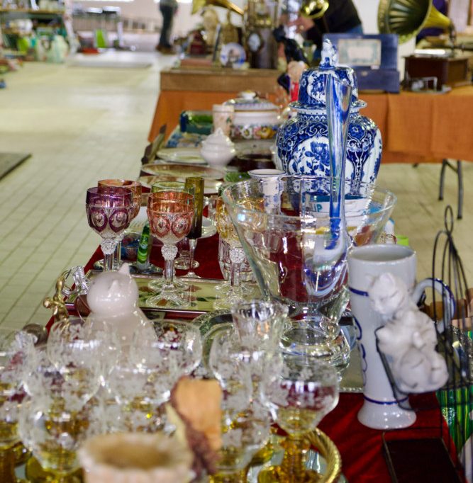 Remerschen / Schätze, Geschichten und Gemeinschaft: Von Veteranen und Neulingen auf dem Trödelmarkt