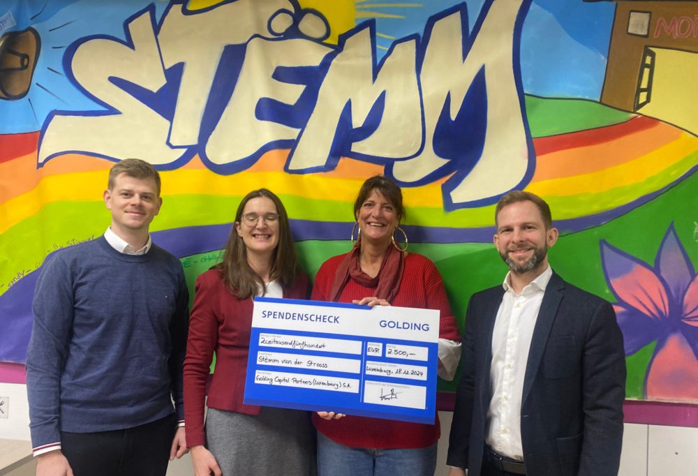 Luxemburg-Stadt / Spendenscheck für Schlafsäcke: Golding Capital Partners überreicht der „Stëmm“ 2.500 Euro