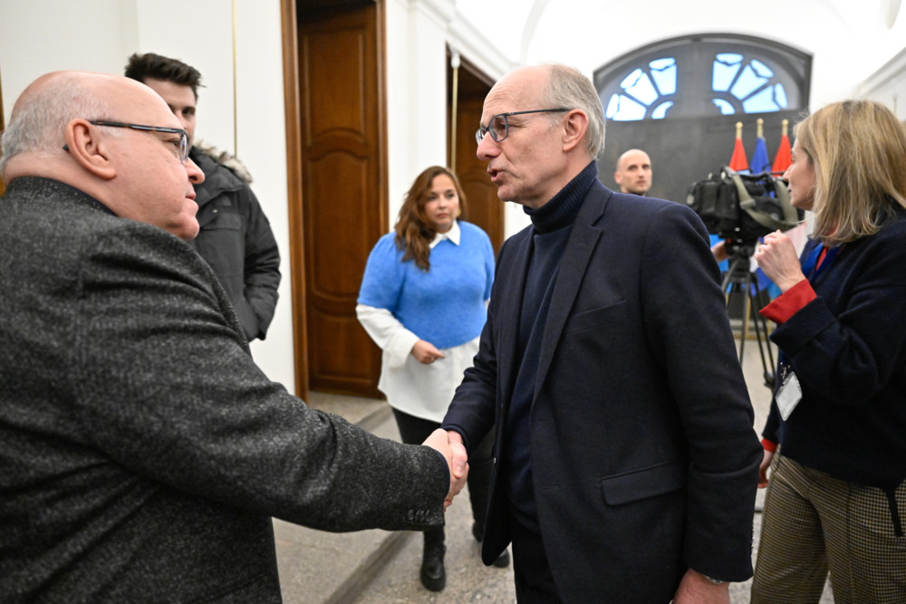 Sozialdialog / Frieden kündigt Sozialtisch an – Gewerkschaften erwarten konkrete Resultate