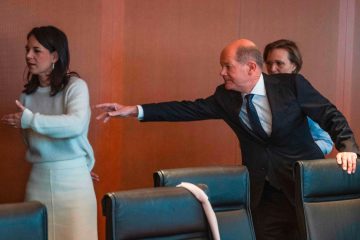 Deutschland / Warum Kanzler Scholz bei der Ukraine-Hilfe unter Druck steht