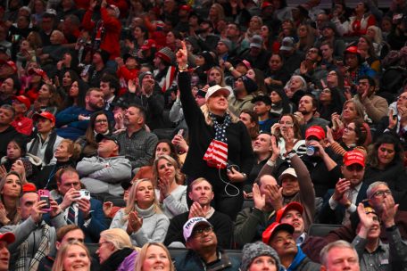 Unterstützer von Donald Trump verfolgten die Feier im Kongress in der Capitol One Arena in Washington DC