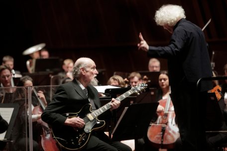 John Scofield harmonierte auf der E-Gitarre perfekt mit dem LSO