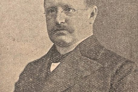 Fotografie von Adolf Schullerus, veröffentlicht im Nachruf in „Jonghemecht“, Nr. 6 (Mai 1928), 126. Das Bild erhielt die Luxemburger Zeitschrift über Richard Csaki.