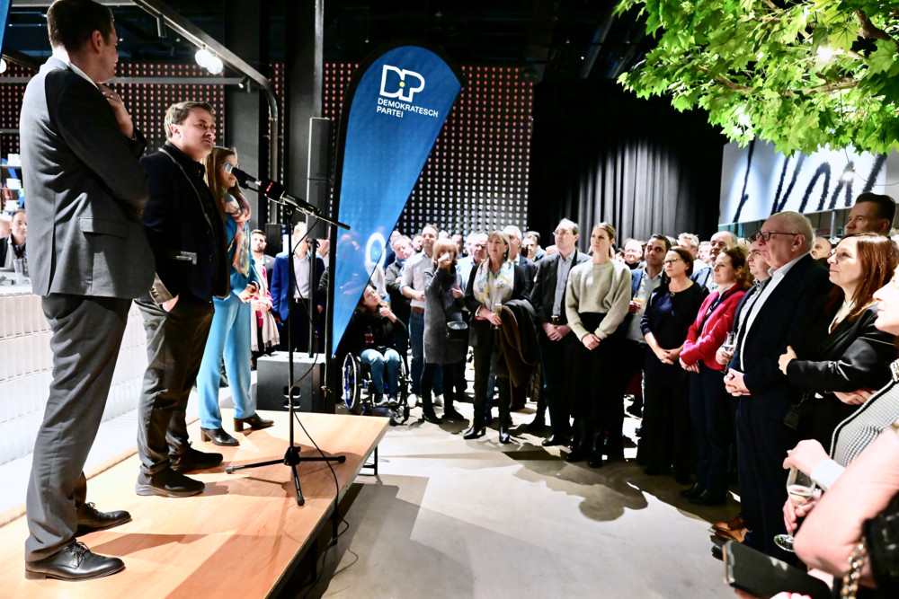 Neujahrsempfang / Die heile Welt der DP: Wenn an Problemen und Sozialpolitik vorbei geprostet wird