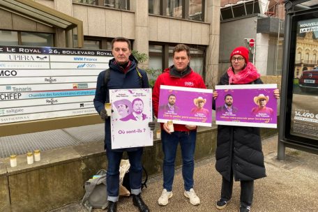 Menschenrechts- und Gewerkschaftsaktivisten vor dem Hauptsitz von Ternium am Boulevard Royal am 15. Januar, dem zweiten Jahrestag des Verschwindens von António Díaz und Ricardo Lagunes