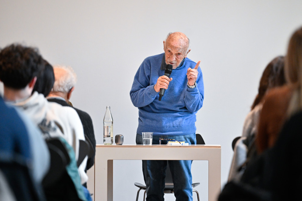 Holocaust-Gedenktag / „Es ist meine Pflicht, aufzuklären“: Schüler treffen Shoah-Überlebenden Simon Gronowski