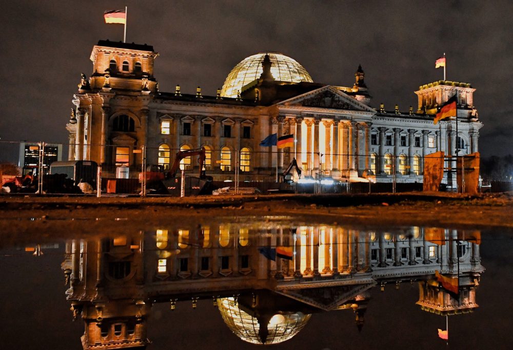 Deutschland / Mit Stimmen von AFD: Unionsantrag zu Migration im Bundestag angenommen