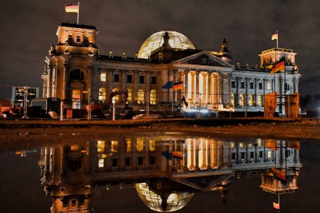 Deutschland / Mit Stimmen von AFD: Unionsantrag zu Migration im Bundestag angenommen