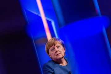 Deutschland / Scharfe Kritik an Merz – Angela Merkels Dolchstoß