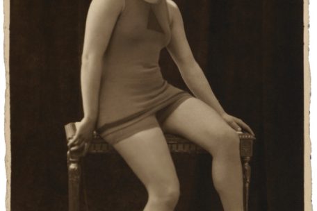 Lori Koster als Teilnehmerin der Olympiade 1924 in Paris. Privatfotoalbum der Familie Koster.