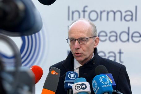 EU-Gipfel / Frieden zu Trump: Wer Handelskrieg will, kriegt ihn 