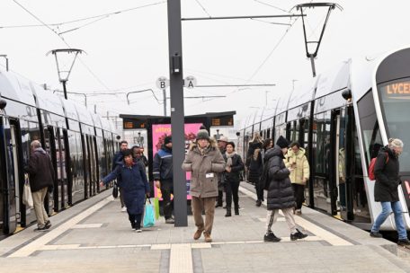 Tatort Tram / Mindestens drei Überfälle – Gibt es immer mehr Attacken an Tram-Haltestellen?
