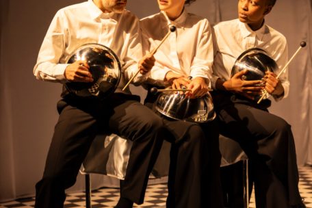 Ein Schauspieltrio klärt über die Armut in Luxemburg auf