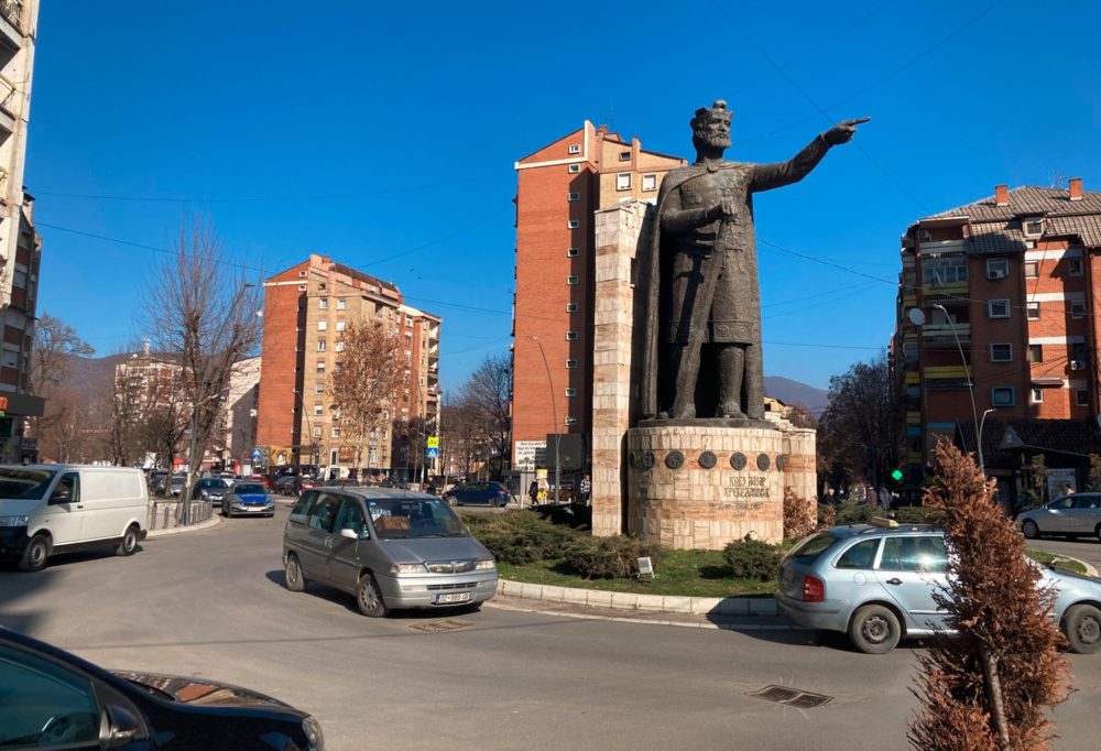 Kosovo vor den Wahlen / Emigration macht allen Völkern des schrumpfenden Staatenneulings zu schaffen