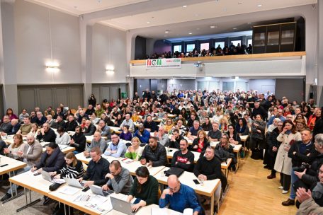 Mehrmals ging tosender Applaus durch den Saal