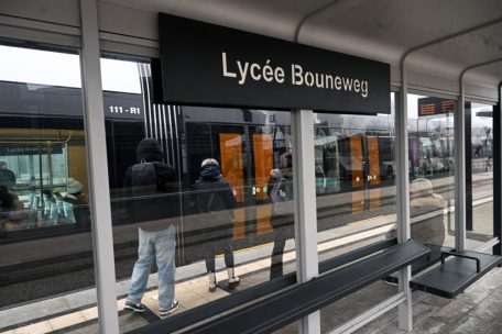 „Crime scene“ Luxemburg: Trambahnhaltestelle in der Nähe des Bonneweger Lyzeums