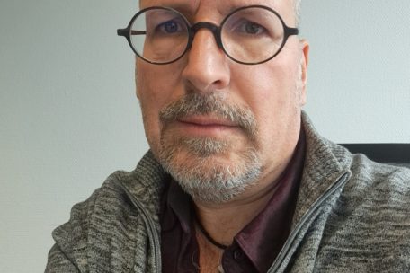 Ralph Baden ist Biologe mit Spezialisierung auf Baubiologie