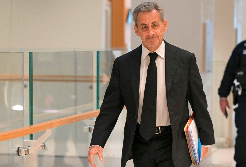 Frankreich / Ex-Präsident Sarkozy trägt nun elektronische Fußfessel