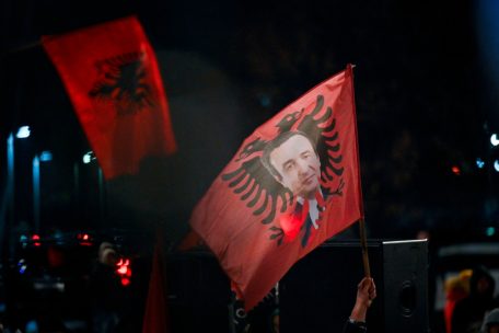 Wahl im Kosovo / Partei von Regierungschef Kurti verfehlt offenbar absolute Mehrheit