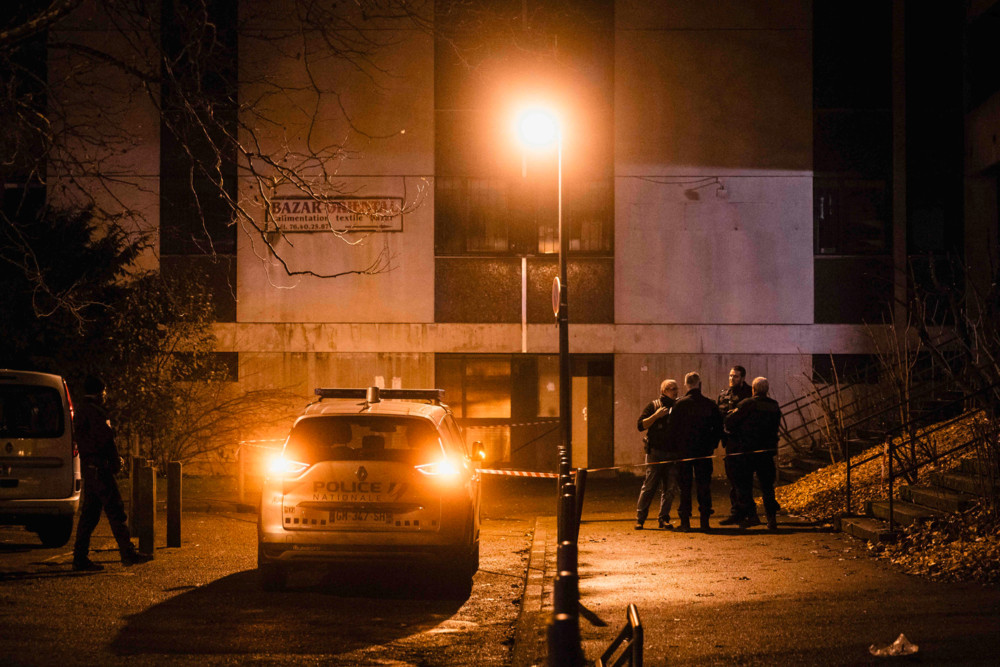 Frankreich / Zwölf Verletzte bei Granaten-Explosion in Bar in Grenoble – Täter auf der Flucht