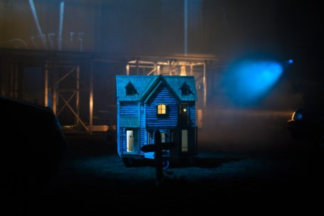 Nimmt den Gro&szlig;teil der B&uuml;hne ein: die Konstruktion dieses H&auml;uschens