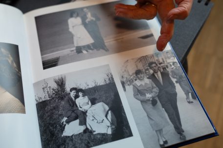 Dates in der Öffentlichkeit waren in den 50ern undenkbar, deshalb knutschten Emile und Edwige heimlich in Esch