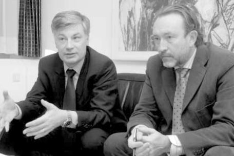 Erst mal die Liaison Micheville durchziehen: Bautenminister Claude Wiseler (CSV) und der Ingenieur der Straßenbauverwaltung René Biwer 2004 im Tageblatt-Interview