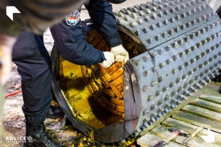 In einer Steinzerkleinerungsmaschine für den Straßenbau waren 889 Kilogramm Kokain versteckt