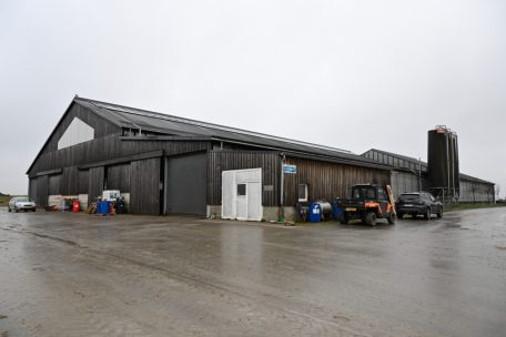 Und ein unscheinbarer landwirtschaftlicher Betrieb am Rande von Bilsdorf
