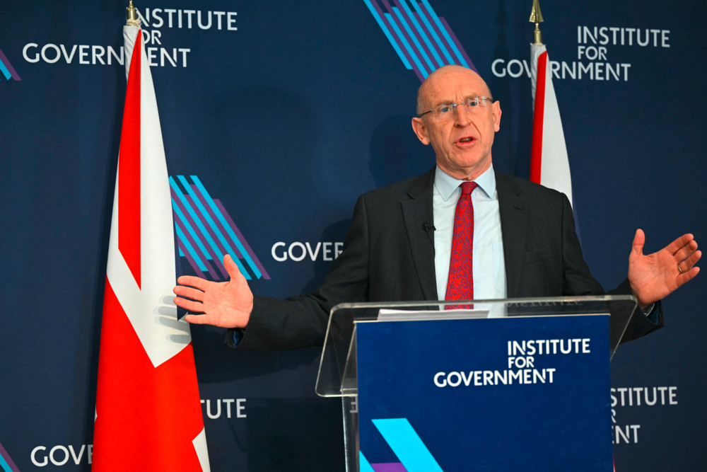 Großbritannien / Diskussionen über höhere Rüstungsausgaben und Truppenentsendung in die Ukraine