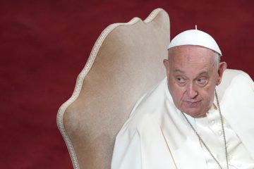 Vatikan / Die Sorgen um den Papst werden größer: Keine Rede mehr von einer baldigen Entlassung 