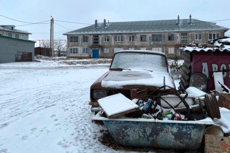 So manch ein Geb&auml;ude in Diktatura ist nur noch ein Geisterhaus