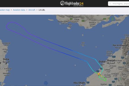 Aufzeichnung des Fluges LG 9010 vom 20. Februar: Die unterschiedlichen Farben stellen die jeweilige Flughöhe dar