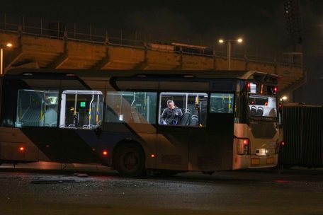 Tel Aviv / Nach Bus-Explosionen: Netanjahu ordnet „Anti-Terror-Einsatz“ in Westjordanland an