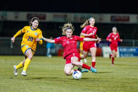 Nationalmannschaft / „Rote Löwinnen“ belohnen sich zum Nations-League-Auftakt mit einem Punkt für kämpferische Aufholjagd