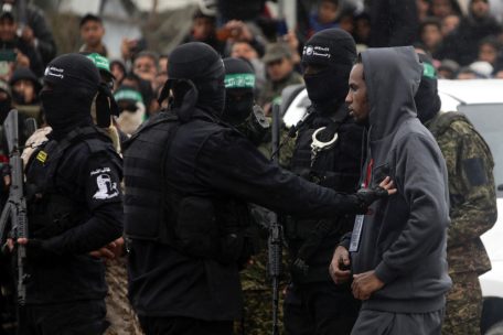 Geisel-Freilassungen / Hamas lässt sechs israelische Männer frei