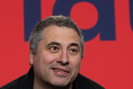 Regisseur Radu Jude bei der Pressekonferenz