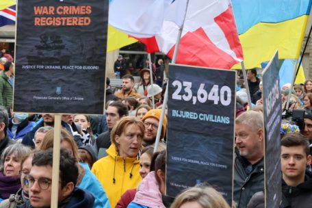 Zahlen: Getötete, Verletzte, Kriegsverbrechen