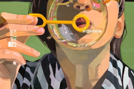 Caroline Peters: Ein anderes Leben. Rowohlt Verlag, Berlin 2024. 240 Seiten