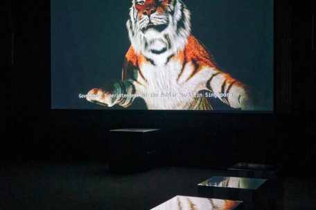 Das Motiv des Tigers ist zentral in der Ausstellung