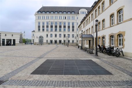Bezirksgericht Luxemburg / Drama im Gerichtssaal: Angeklagter schlitzt sich mit Rasierklinge die Kehle auf
