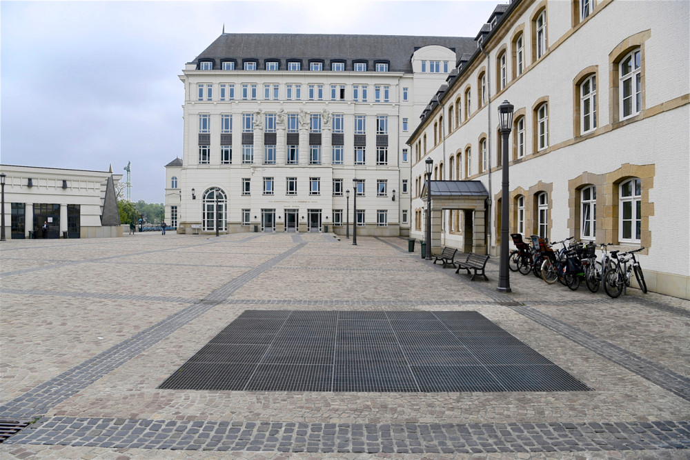 Bezirksgericht Luxemburg / Drama im Gerichtssaal: Angeklagter schlitzt sich mit Rasierklinge die Kehle auf