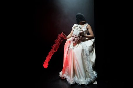 Theaterstück / Deshalb ist „Les jours de la lune“ mehr als nur ein Stück über Regelblutungen